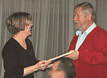 Wachablösung (Bild: Günther dankt unserer Geschäftsführerin)