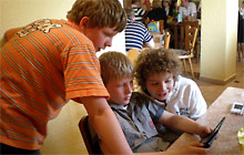 Osterfreizeit 2009 (Bild: Die Jungs an der Elektronik