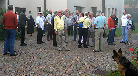 Männerseminar 2010 (Bild: Vor dem Kloster, Pause)