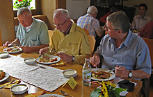 Männerseminar 2010 (Bild: Mittagsessen)