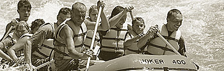 Impressum (Bild: viele Ruderer steuern ein Boot)